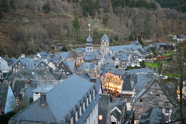 The Weinachtsmarkt in Monschau