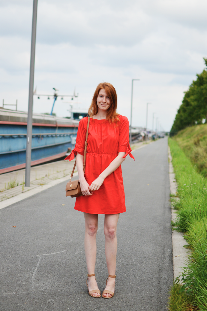 How to wear Red Dress