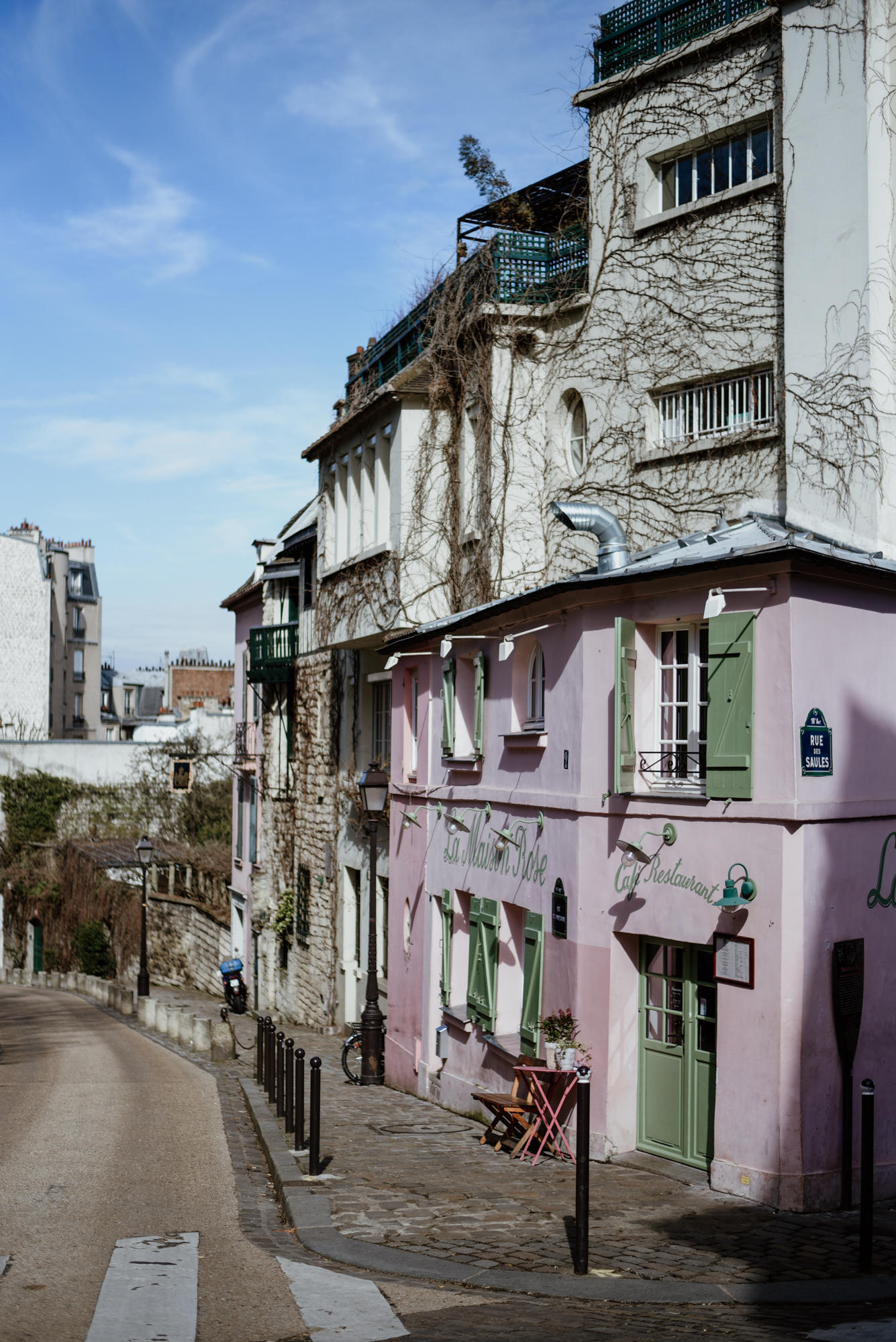 pink house in mont martre paris